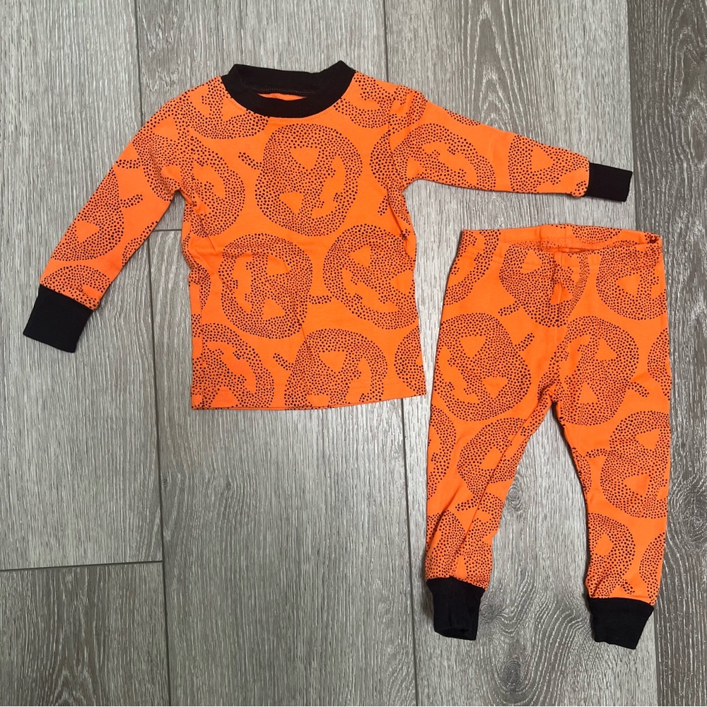 CARTERS 2PC HALLOWEEN LONG SLEEVE AND PANTS PAJAMA SET 12MO